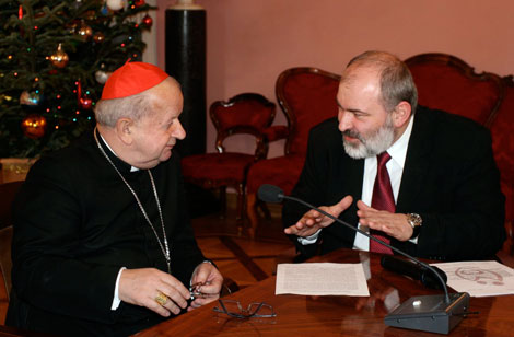 Его преосвященство Кардинал Станислав Дживиш и Мачей Барчентэвич, Глава Правления Фонда.